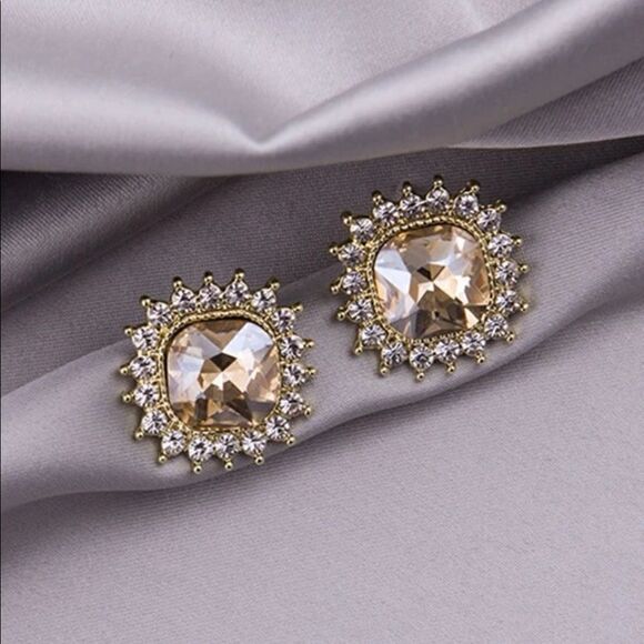 5/$25 CLEAR RHINESTONE EARRINGS - Picture 1 of 5